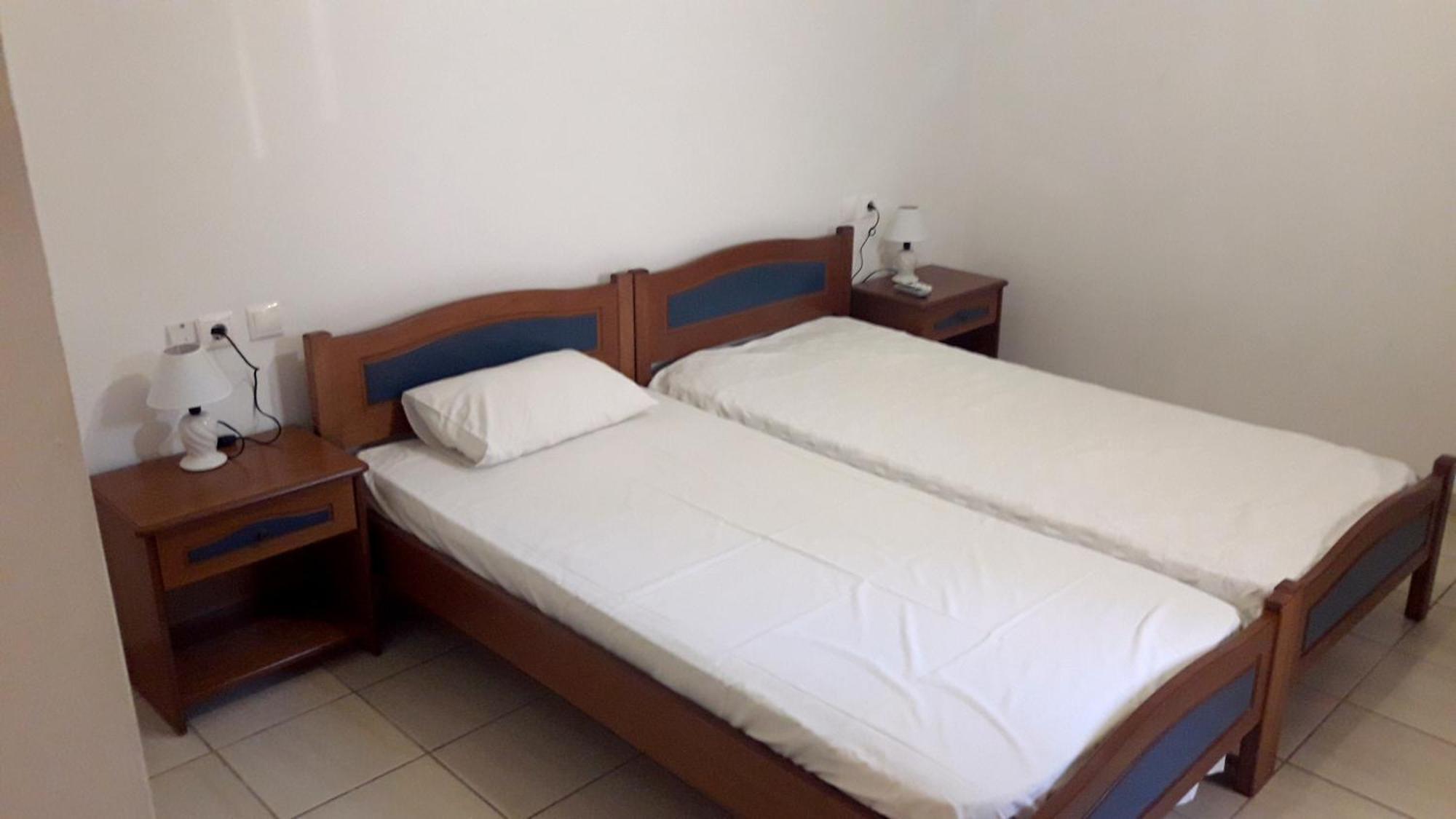 Theofilos Appartements Livadi  Quarto foto
